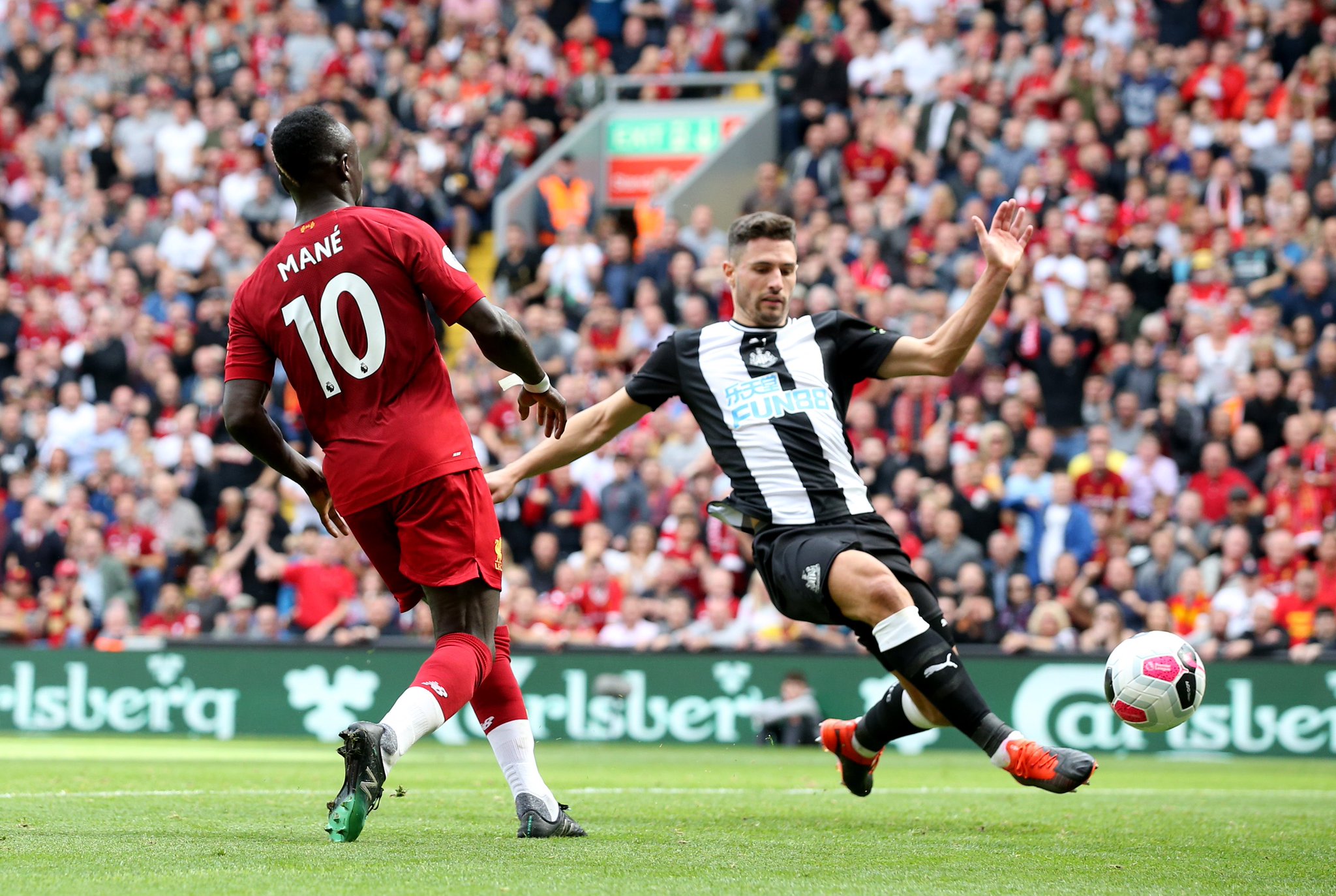 两人之间的 两人之间的