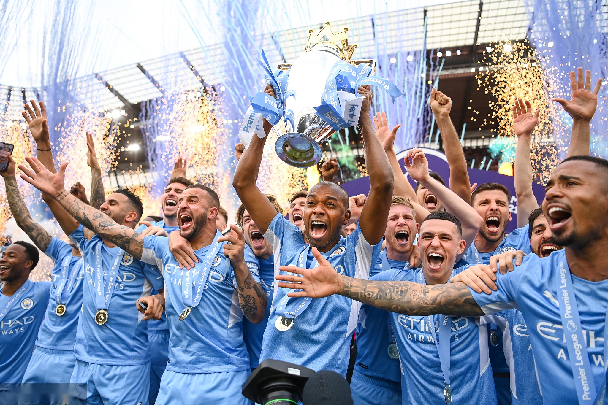 诠释着何为 诠释着何为